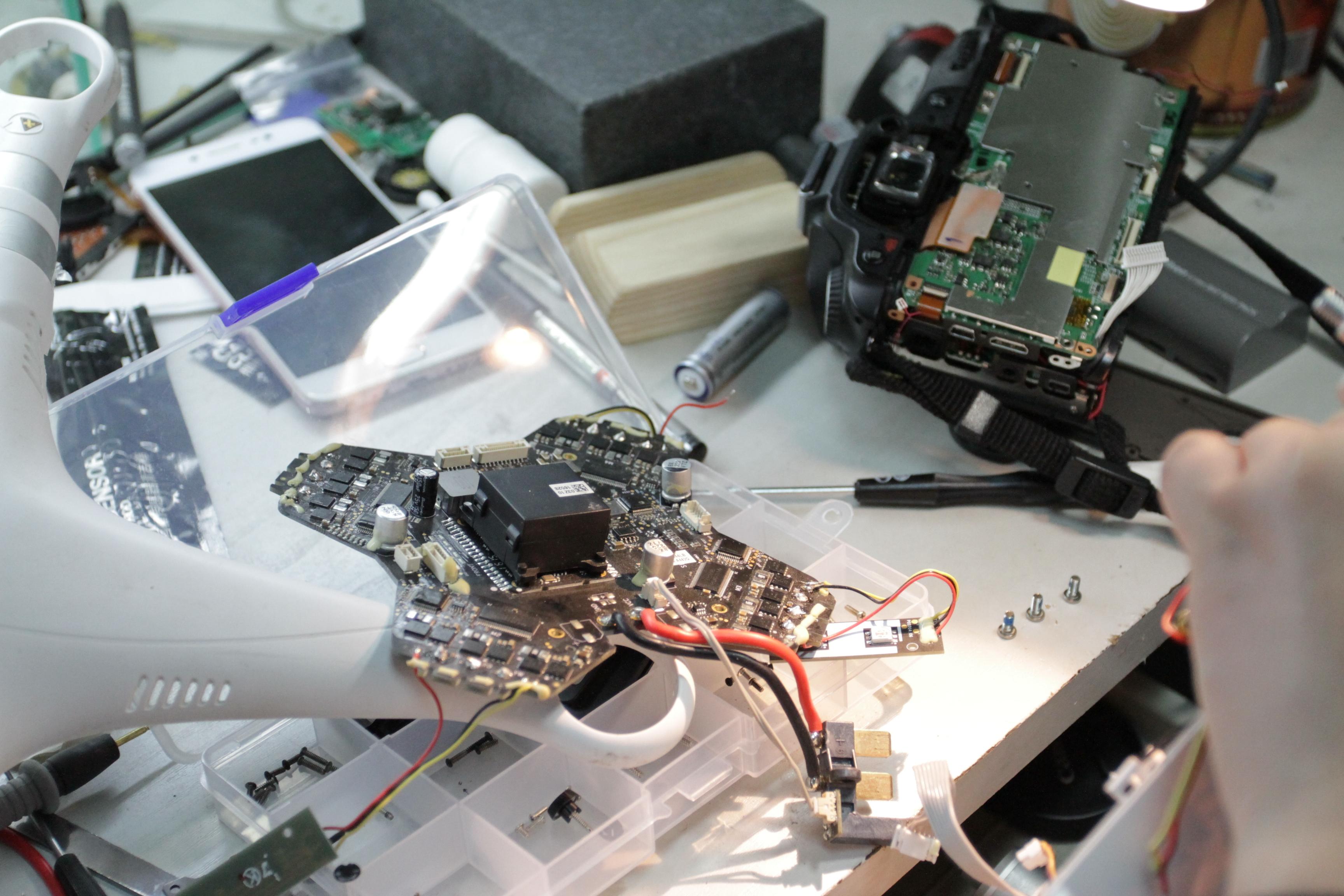 90后農村小伙巧手修無人機，年修400臺圓城市夢